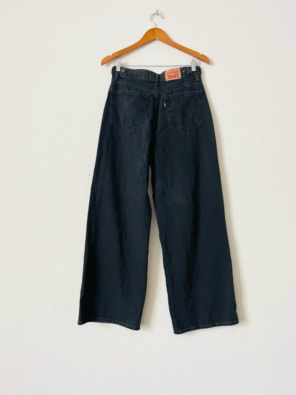 Levi’s SIZE 28 x 31 Cinch Baggy high rise wide leg jeans in washed black - Picture 6 of 8